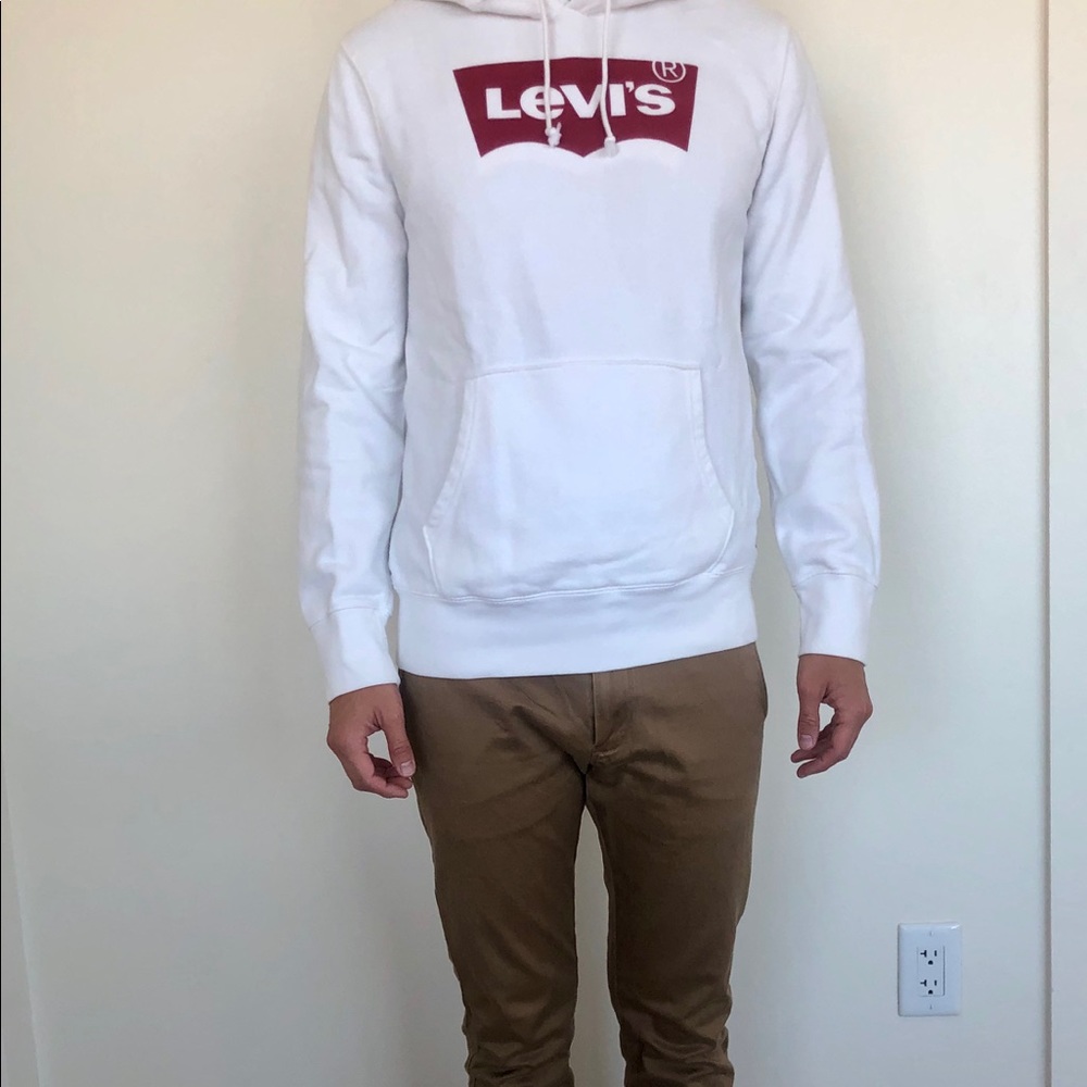 White Levi’s hoodie
